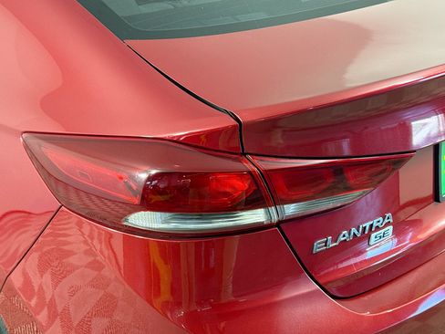 Used 2017 Hyundai Elantra SE image 35