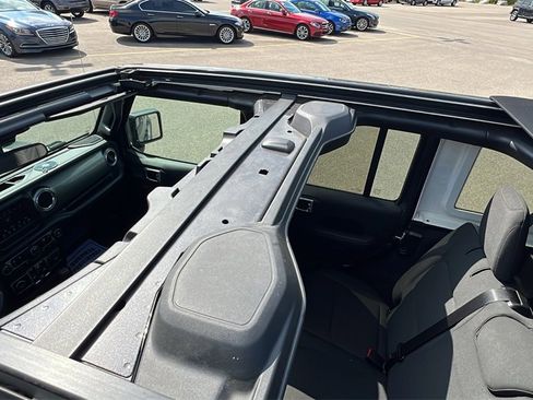 Used 2020 Jeep Wrangler Unlimited Sahara w/ Safety Group image 34