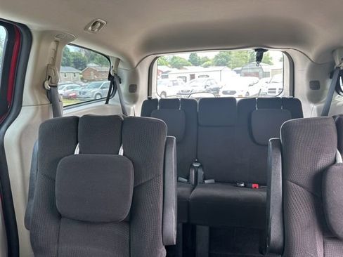 Used 2012 Dodge Grand Caravan American Value Package FWD image 23