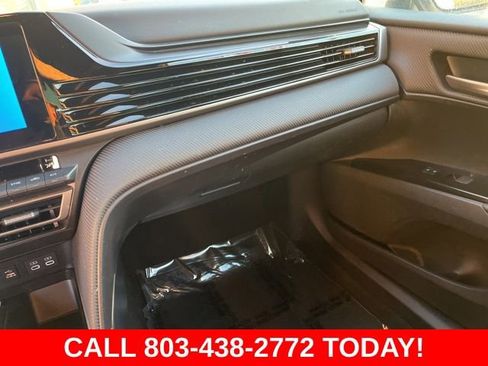 Used 2025 Toyota Camry SE image 27