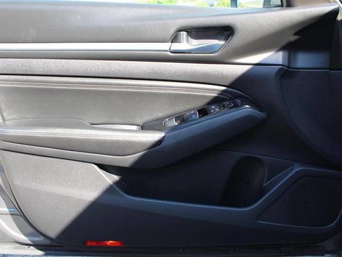 Used 2020 Nissan Altima 2.5 SL FWD image 11