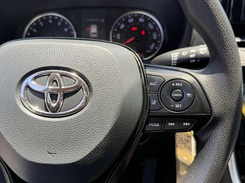 Used 2020 Toyota RAV4 LE FWD image 23