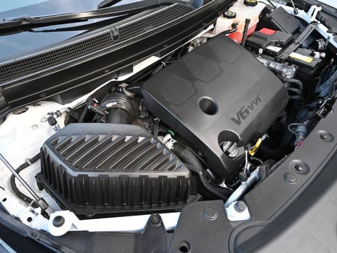 Used 2024 Buick Enclave Premium image 43