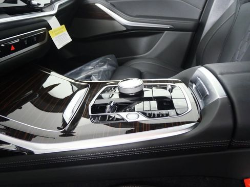 Used 2026 BMW X7 M60i image 24