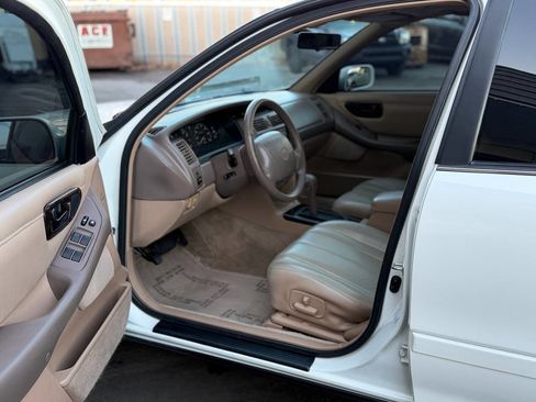 Used 1996 Toyota Avalon XLS image 2