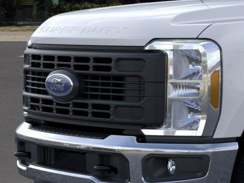 New 2026 Ford F250 XL w/ XL Chrome Package AWD/4WD image 17