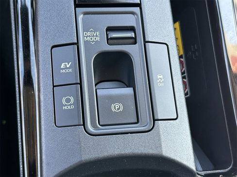 Used 2025 Toyota Prius XLE image 22