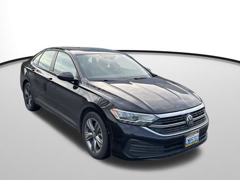 Used 2024 Volkswagen Jetta SE image 5