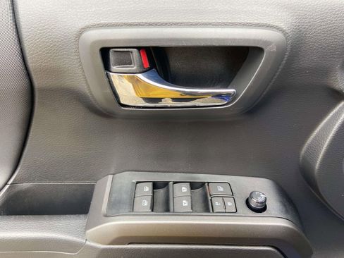 Used 2023 Toyota Tacoma TRD Sport w/ Advanced Technology Package image 11