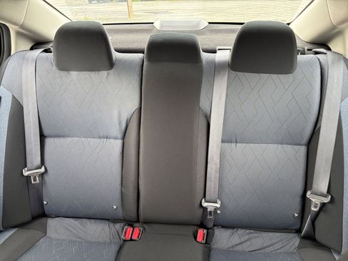 Used 2025 Nissan Versa SV FWD image 33