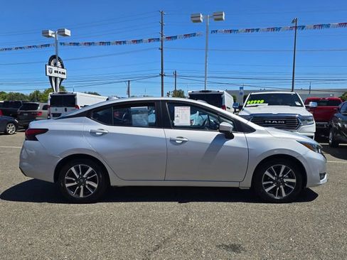 Used 2025 Nissan Versa SV FWD image 7
