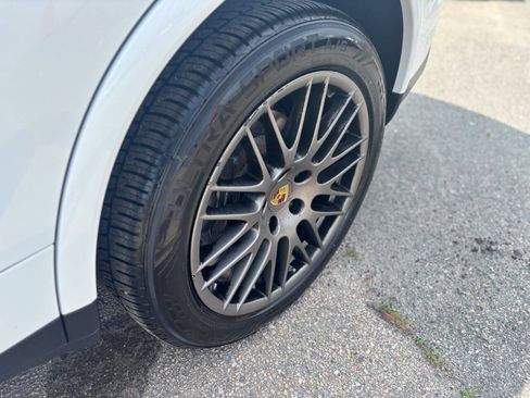 Used 2018 Porsche Cayenne Platinum Edition AWD/4WD image 14
