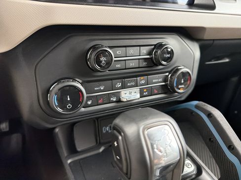 Used 2022 Ford Bronco Wildtrak AWD/4WD image 25