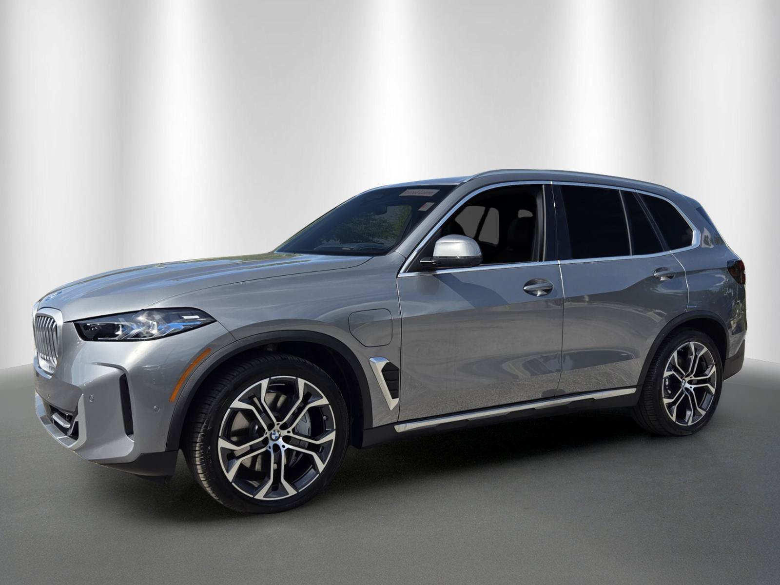 Used 2026 BMW X5 xDrive50e AWD/4WD image 2