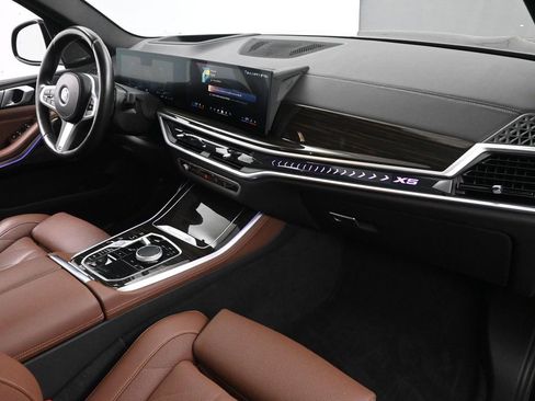 Used 2024 BMW X5 xDrive40i w/ M Sport Package AWD/4WD image 27