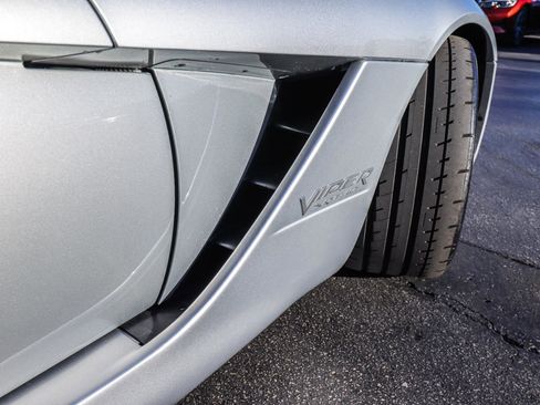 Used 2004 Dodge Viper SRT-10 image 22