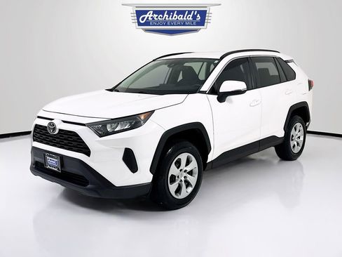 Used 2020 Toyota RAV4 LE image 3