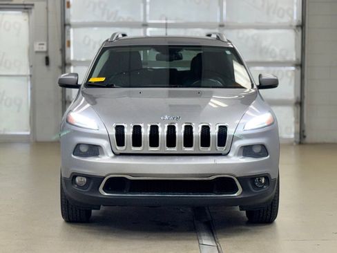 Used 2017 Jeep Cherokee Limited AWD/4WD image 2
