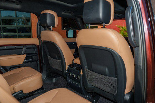 Used 2025 Land Rover Defender 130 X-Dynamic SE AWD/4WD image 24