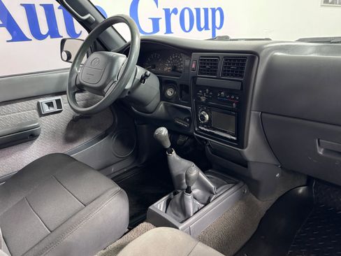 Used 1997 Toyota Tacoma 4x4 Xtracab V6 image 10