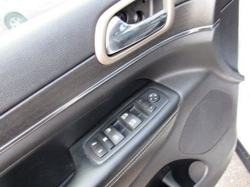 Used 2016 Jeep Grand Cherokee Limited image 11