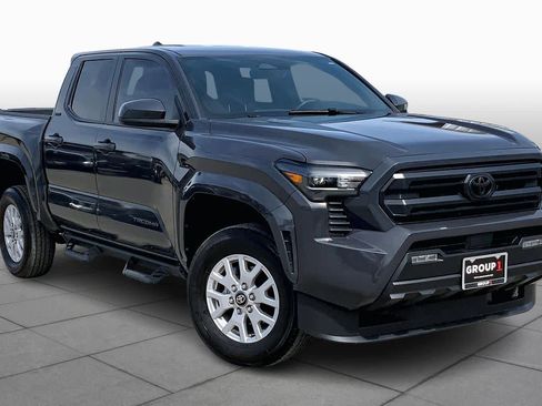 Used 2025 Toyota Tacoma SR5 image 3