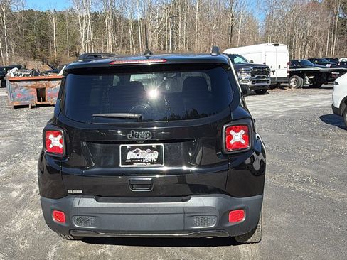 Used 2018 Jeep Renegade Altitude w/ UConnect 8.4 Nav Group image 9