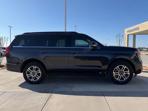 New 2025 Ford Expedition Active image 40