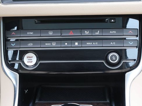 Used 2020 Jaguar XF Prestige AWD/4WD image 21