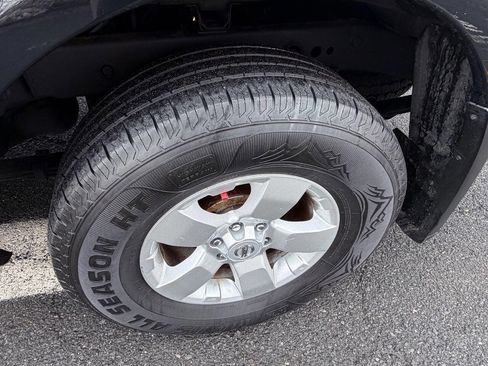 Used 2011 Nissan Frontier SV w/ SV Premium Utility Pkg image 32