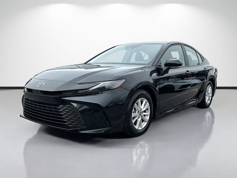 Used 2025 Toyota Camry LE image 7