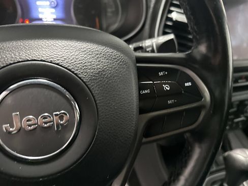 Used 2021 Jeep Cherokee Latitude Lux w/ Comfort/Convenience Group AWD/4WD image 17
