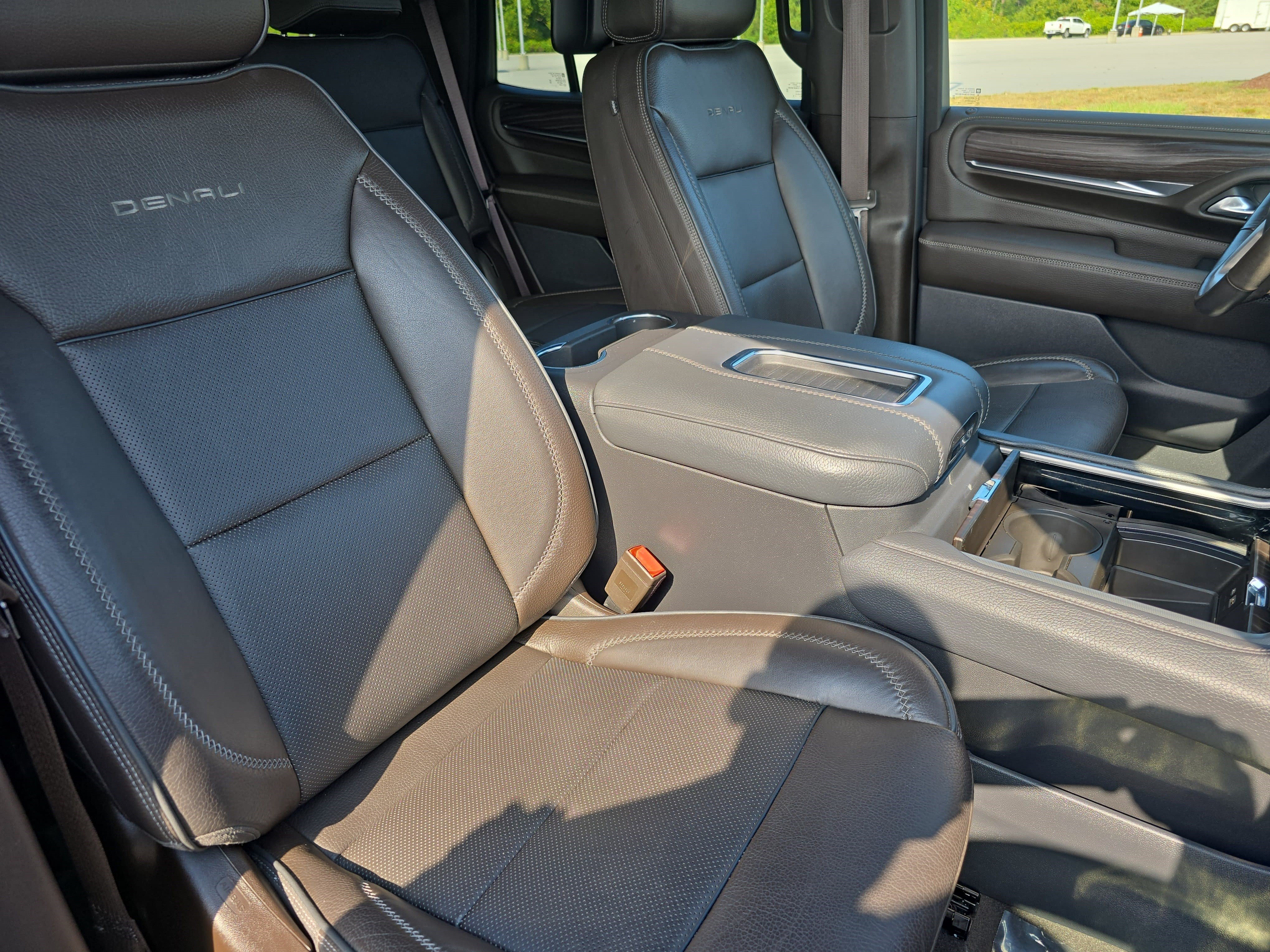 Used 2021 GMC Yukon Denali w/ Denali Premium Package RWD image 10