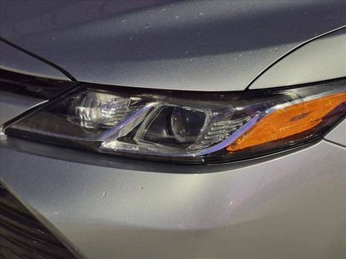 Used 2018 Toyota Camry FWD image 8