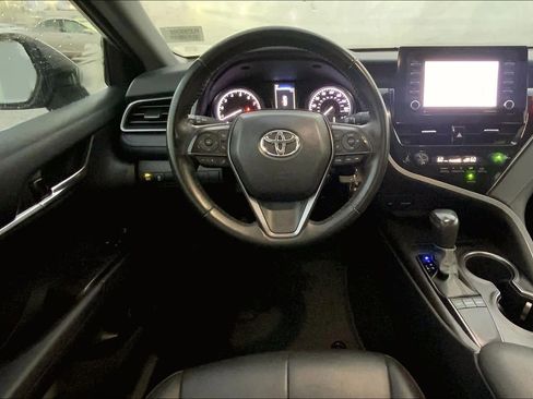 Used 2023 Toyota Camry SE image 5