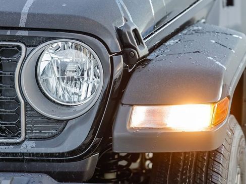 New 2026 Jeep Gladiator Sport AWD/4WD image 5