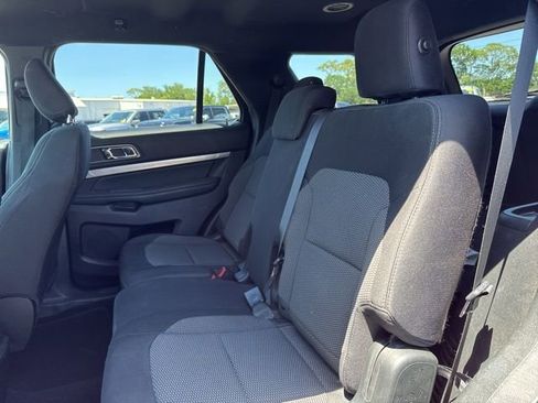 Used 2019 Ford Explorer XLT image 7