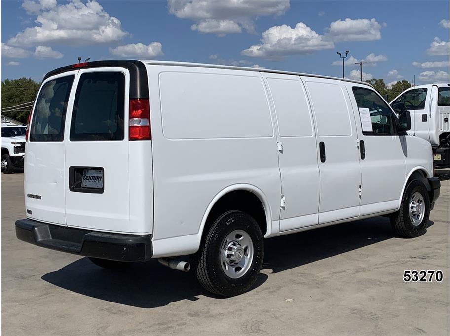Used 2020 Chevrolet Express 2500 RWD image 2