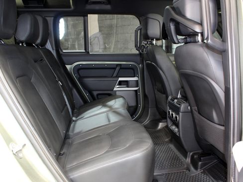 Used 2024 Land Rover Defender 110 SE image 40