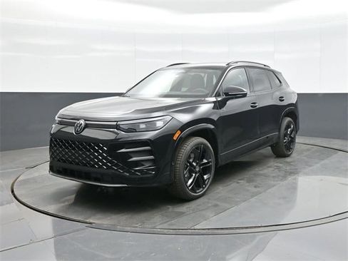 New 2026 Volkswagen Tiguan SE R-Line image 3