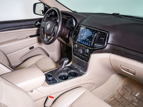 Used 2019 Jeep Grand Cherokee Overland AWD/4WD image 14
