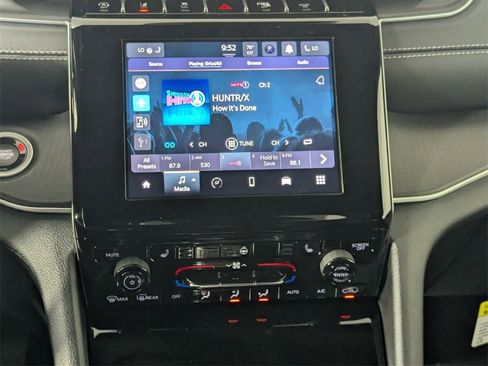 New 2025 Jeep Grand Cherokee Altitude image 20