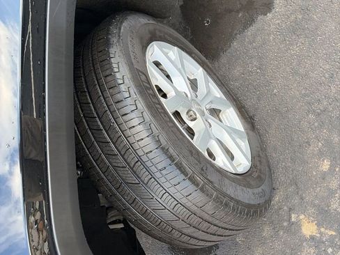 Used 2023 Jeep Grand Cherokee Limited image 41