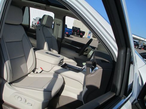 Used 2023 GMC Yukon Denali image 24
