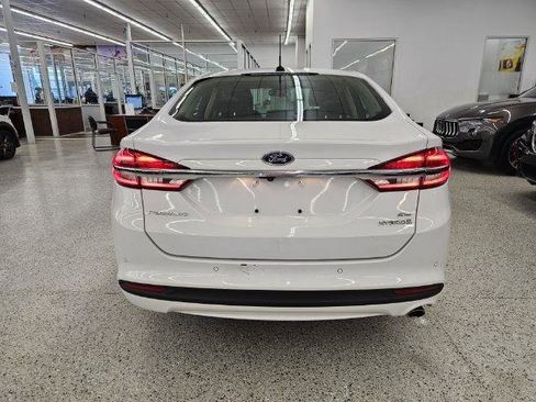 Used 2019 Ford Fusion SE FWD image 5