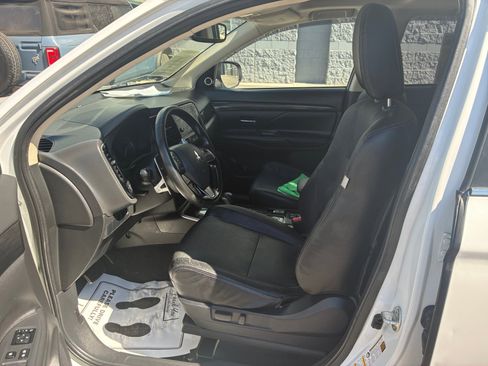 Used 2017 Mitsubishi Outlander GT image 9
