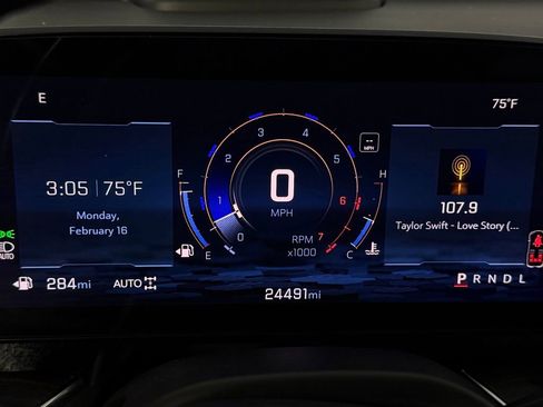 Used 2025 Chevrolet Suburban Premier image 17