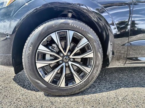 Used 2025 Volvo XC60 B5 Plus AWD/4WD image 19