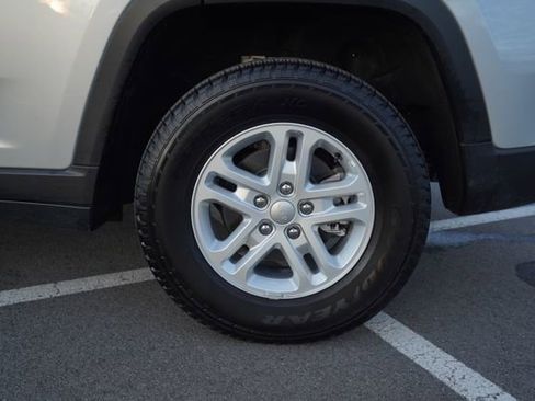 Used 2025 Jeep Grand Cherokee Laredo w/ Luxury Tech Group I image 41