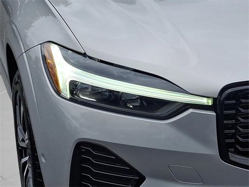 Certified 2025 Volvo XC60 B5 Plus image 9